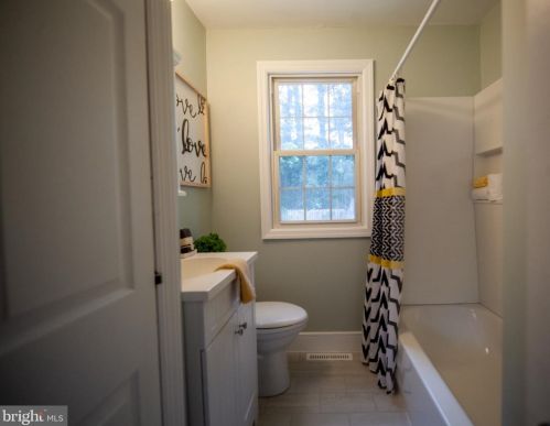 208 Beaver Dr, Gloucester NJ  08031-2902 exterior