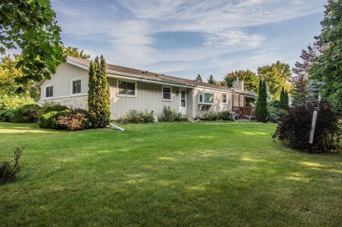 4533 Bonnie Ct, Thiensville, WI 53092-2128