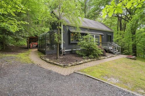 32 Mine Hill Rd, Cornwall, NY 12518-1805