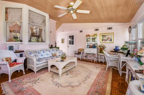 11 Rambling Rd, Northport NY  11768-2315 exterior