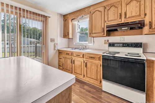 10 Norman Cir, Milford, CT 06460-4234