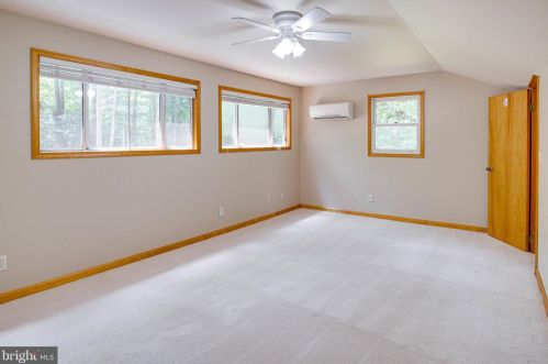 4882 Wood Lilly Ct, Woodbridge VA  22192-6137 exterior