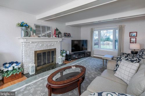 16 Vanderveer Dr, Lawrence Township NJ  08648-3151 exterior