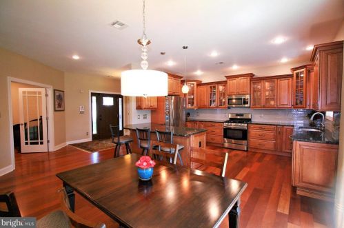 5 Middleton Dr, Trenton NJ exterior