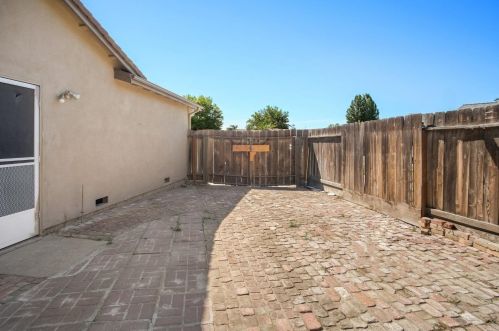 730 Fenn Ct, Turlock CA  95382-1643 exterior