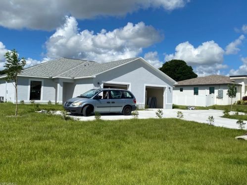 923 13th Ter, Cape Coral, FL 33990-3419