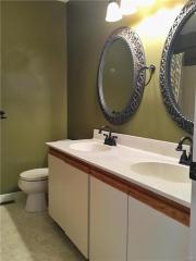 1752 Falcon Dr, Bethlehem PA  18017-2726 exterior