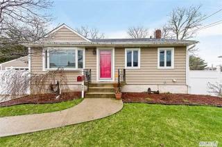 446 Heathcote Rd, North Lindenhurst, NY 11757-1818