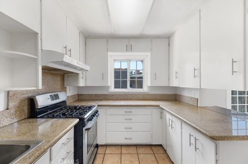 2010 Myrtle Ave, Long Beach CA 90806-4932 exterior