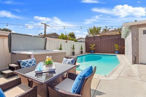 4722 166th St, Lawndale, CA 90260-2827