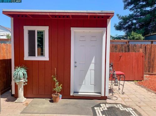 1610 14th St, Oakland CA  94607-1512 exterior