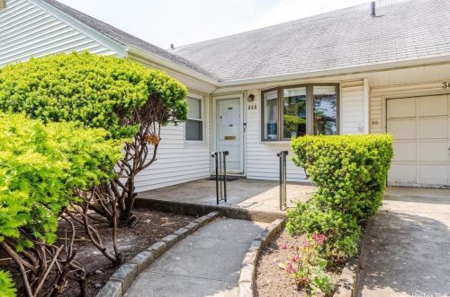 369 Island Ave, Woodsburgh, NY 11598-2409