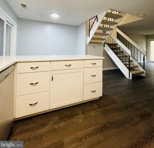 2120 Cartwright Pl, Herndon VA  20191-1903 exterior