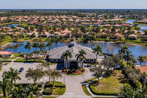 14254 Manchester Dr, Naples FL 34114-8624 exterior