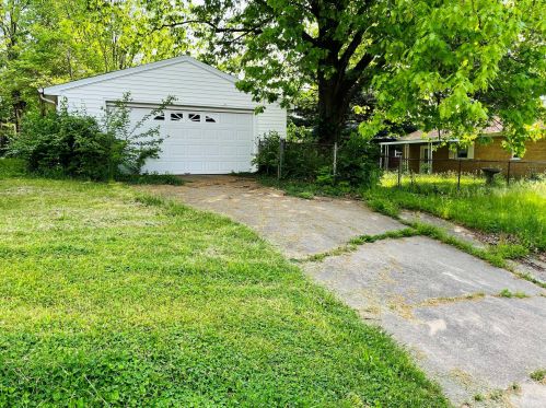 24 Beverly Pl, Florence KY  41042-1702 exterior