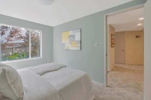 2800 Kingsland Ave, Oakland CA  94619-3325 exterior