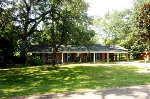 104 Buckingham Dr, Lafayette, LA 70503-5050