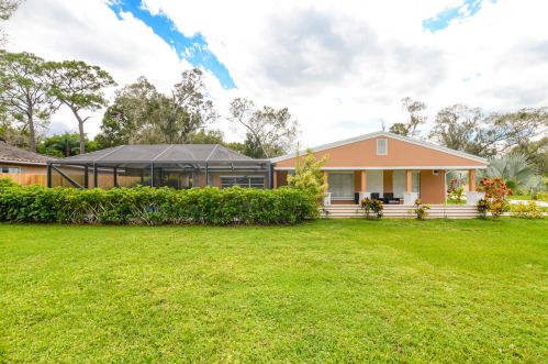 703 Ulrich Rd, Fort Pierce, FL 34982-3906