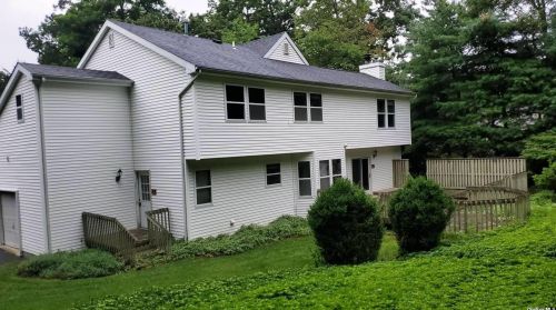 111 Crystal Brook Hollow Rd, Mount Sinai NY  11766-1429 exterior