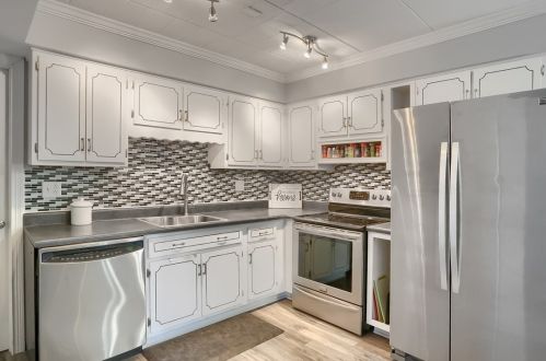 501 Camelot Dr, Pittsburgh PA  15237-4977 exterior