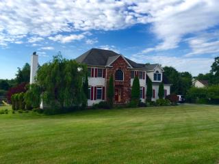 18 Duke Dr, Kent Lakes, NY 10512-1597