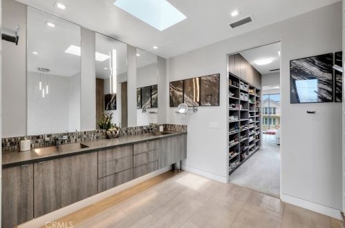 50 Rivo Alto Canal, Long Beach CA  90803-4047 exterior