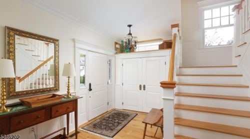 211 Seneca Pl, Westfield NJ  07090-4335 exterior