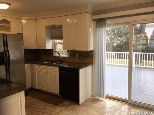 73 Audrey Ave, Hicksville NY  11803-3514 exterior