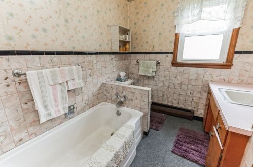 3998 Mitchell Rd, New Castle PA  16105-4412 exterior