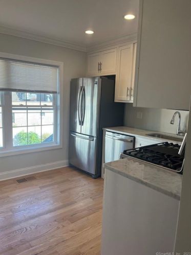 20 3rd St, Stamford, CT 06905-5106