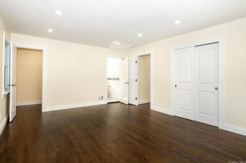 73 Rolling Way, New Rochelle NY  10804-2405 exterior