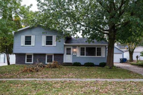 2325 Fairway Ln, Waterloo, IA 50701-3836