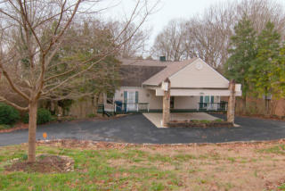 1837 Stonebrook Dr, Knoxville, TN 37923-1331
