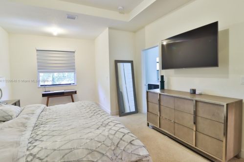 15832 91st Ct, Hialeah FL  33018-1951 exterior