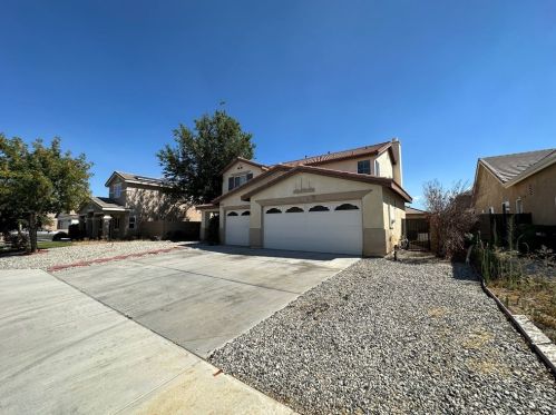 3062 Topaz Ln, Lancaster, CA 93535-6243