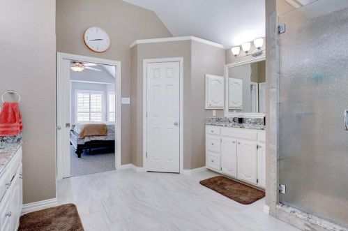1305 Oak Dr, Lewisville TX  75028-3604 exterior