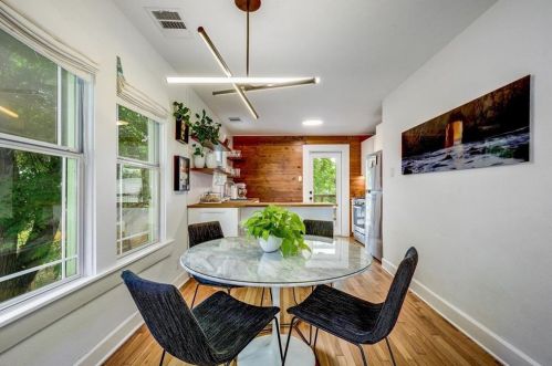 2405 8th St, Austin TX  78702 exterior