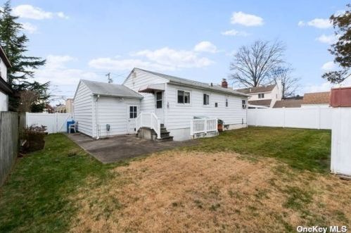 59 Hill Ave, Floral Park NY  11003-2417 exterior