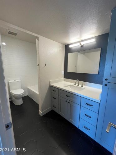 3500 Hayden Rd, Scottsdale AZ  85251-4719 exterior