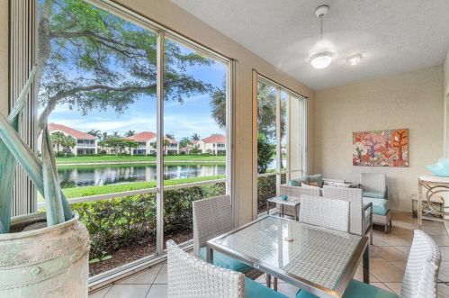 113 Palm Bay Dr, West Palm Beach, FL 33418-5727