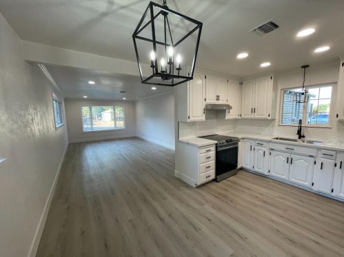 2202 Geneva Dr, Modesto CA  95350-2830 exterior