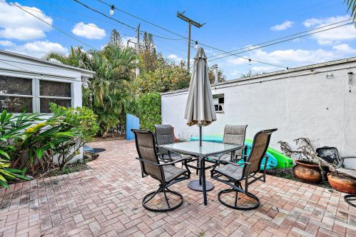 327 28 St, West Palm Beach FL  33404-4410 exterior