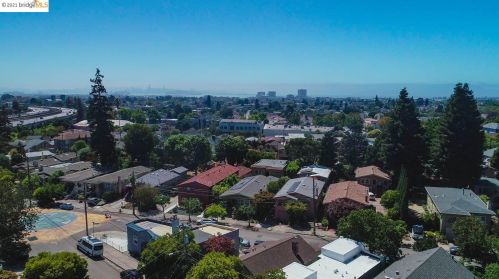 5766 Ayala Ave, Oakland CA 94609-1742 exterior