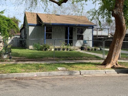 913 8th St, Fresno, CA 93702-1218