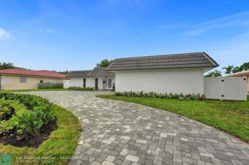 3850 36th Ave, Hollywood FL  33021-1900 exterior