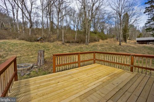 2695 Hemlock Dr, Palmerton PA  18071-9408 exterior