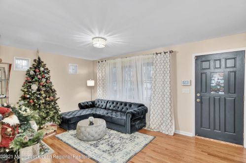 26 Northfield Ave, East Brunswick NJ  08816-3031 exterior