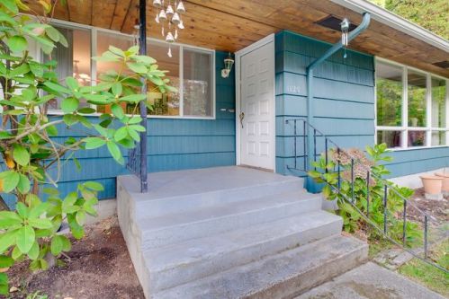 1125 Brentwood Dr, Bremerton, WA 98312-2309