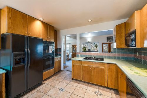 359 Laurel St, Willits CA  95490-3703 exterior