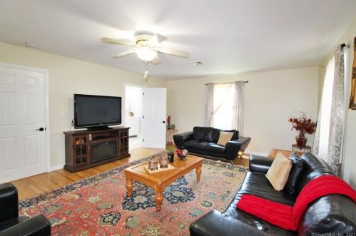 105 Edgefield Ave, Milford CT  06460-7833 exterior